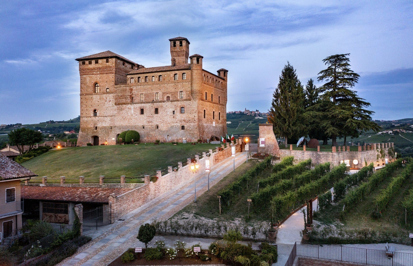Cosa Vedere nelle Langhe tra Vino Borghi e Paesaggi